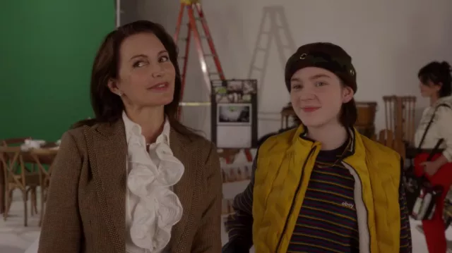 Obey Striped pull porté par Rose Goldenblatt (Alexa Swinton) comme on le voit dans And Just Like That... (S02E05)