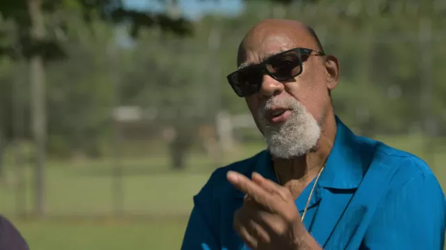 Lunettes de soleil Oakley portées par John Carlos dans Swagger (S02E05)