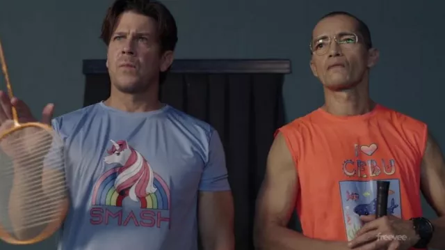 T-shirt Unicorn SMASH en bleu porté par Alex Walker (Christian Kane) vu dans Almost Paradise (S02E02)