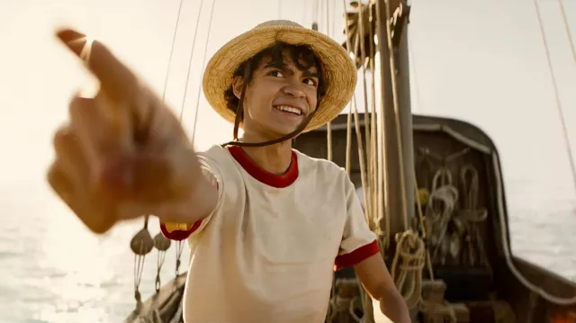 Raglan white and red tee worn by Monkey D. Luffy (Iñaki Godoy) as seen in One Piece TV series (Season 1)