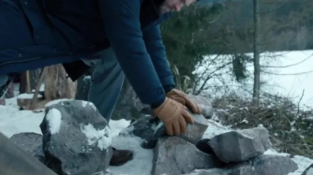 Beige Gloves worn by Tyler Rake (Chris Hemsworth) in Extraction 2 movie
