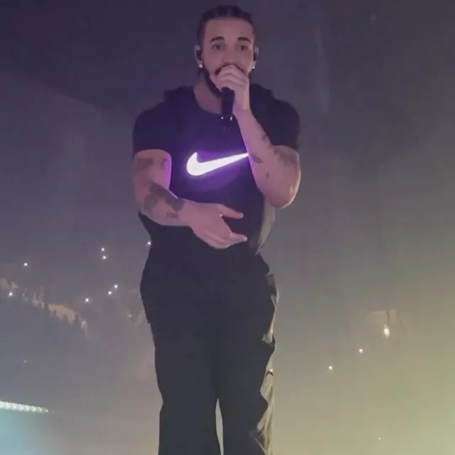The Nike vest worn by Drake in concert on @drakeofificial's Instagram ...