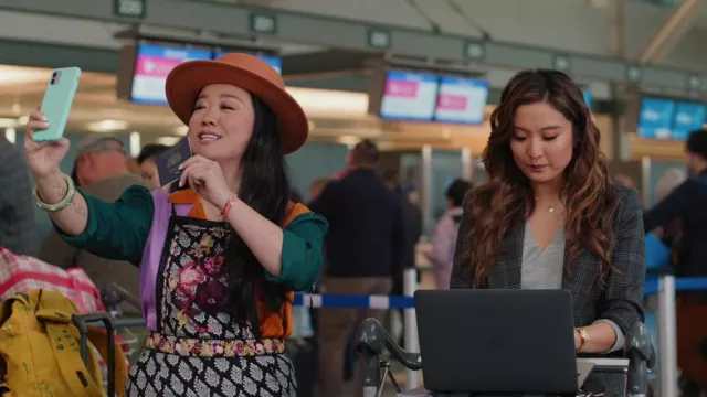 Robe imprimée portée par Lolo (Sherry Cola) vue dans Joy Ride