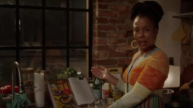 Boucles d’oreilles rondes portées par le Dr Nya Wallace (Karen Pittman) comme on le voit dans And Just Like That... (S02E07)