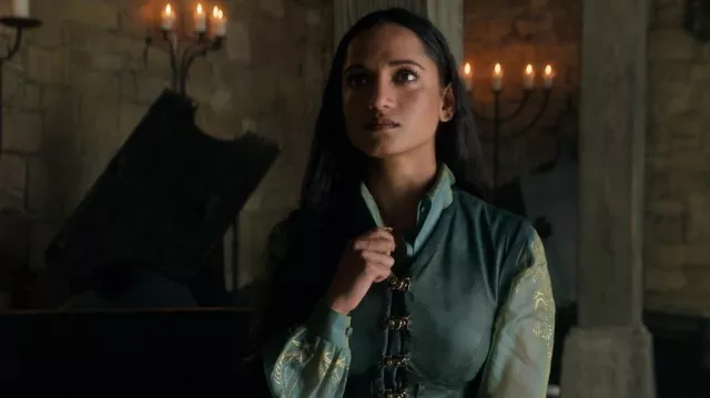 The embroidered green shirt worn by Inej Ghafa (Amita Suman) in Shadow and Bone: The Grisha Saga (S02E08)