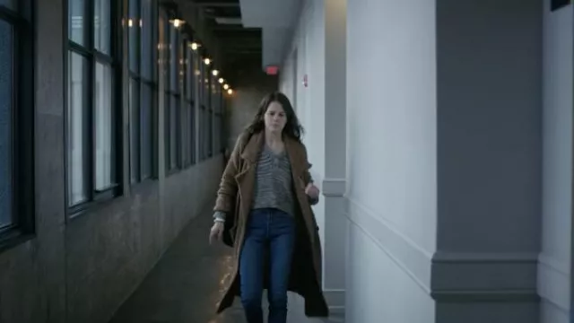 Brown drapey lapel cardigan with pockets, no buttons of Rose Cotter (Sosie Bacon) in Smile movie