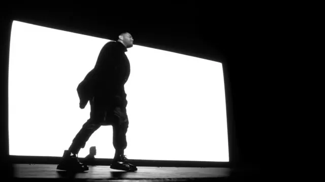 Botas y outfit completo de The Weeknd en Call Out My Name (Official Video)
