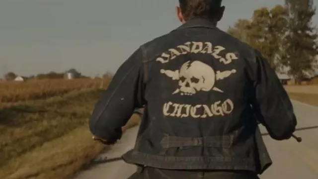 Vandals Chicago Denim Jacket porté par Johnny (Tom Hardy) comme on le voit dans The Bikeriders