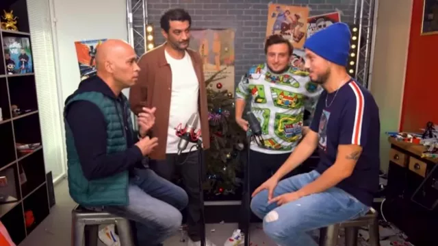 El suéter de alfombrilla de coche usado por MCFly en el video de YouTube Trivia Contest #7 vs ERIC & RAMZY