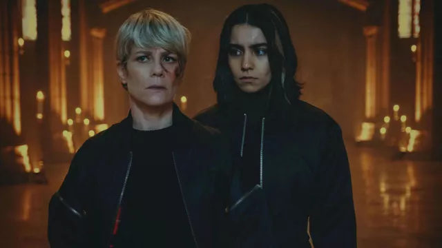 The zipped bomber jacket worn by Selma (Marina Foïs) in the series Furies (Season 1)