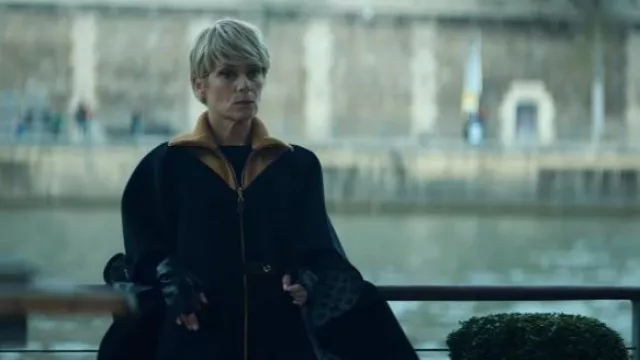 The zipped coat worn by Selma (Marina Foïs) in the series Furies (Season 1)