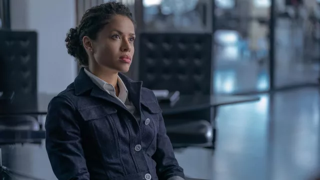 Le film Lift de Netflix : Combinaison portée par Abby (Gugu Mbatha-Raw)