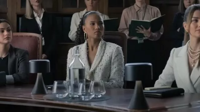 Veste en tweed blanc portée par Renee (Fola Evans-Akingbola) comme on le voit dans Upgraded