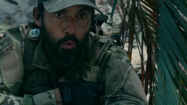 Guantes Mechanix usados por Sugar (Milo Ventimiglia) como se ve en la película Land of Bad.