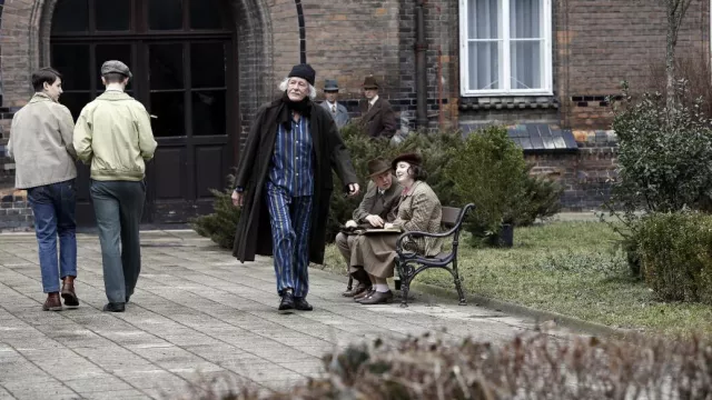 Gorro usado por Albert Einstein (Geoffrey Rush) como se ve en los atuendos de la serie de televisión Genius (T01E10)