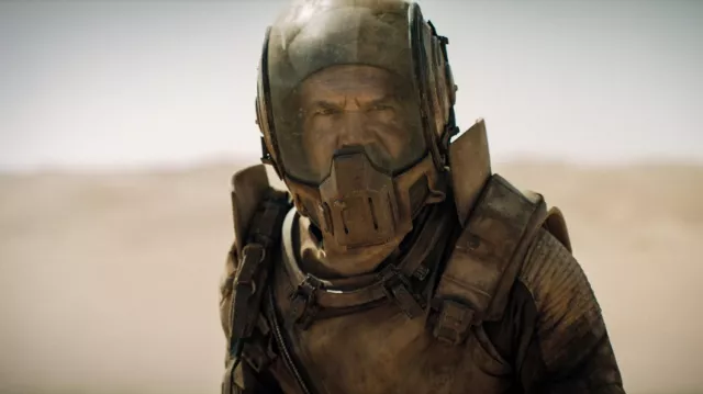 Casco usado por Gurney Halleck (Josh Brolin) como se ve en Dune: Parte Dos