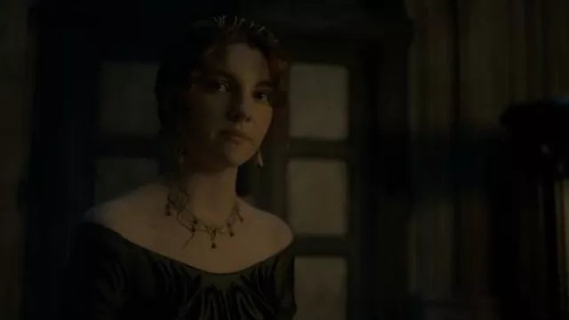 Necklace worn by Young Queen Alicent Hightower (Emily Carey) as she visits King Viserys III Targaryen in his chambers in House of the Dragon TV series (S01E01)