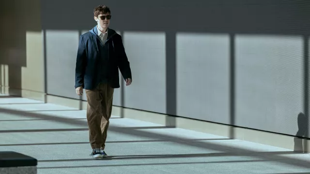 Sunglasses worn by Will Downing (Alex Sharp) as seen in 3 Body Problem TV series (Season 1)