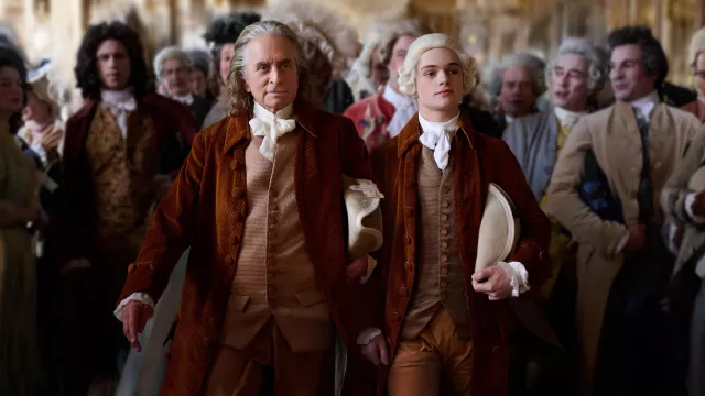Chaqueta marrón de pana usada por Benjamin Franklin (Michael Douglas) como se ve en la serie de televisión Franklin (Temporada 1, Episodio 4)
