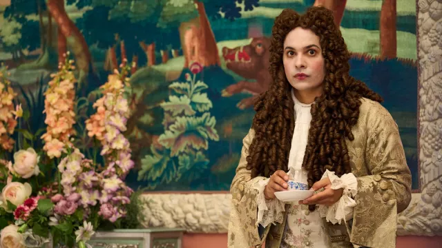 Peluca de pelo rizado usada por Charles Devereux (Frank Dillane) como se ve en Renegade Nell (Temporada 1)