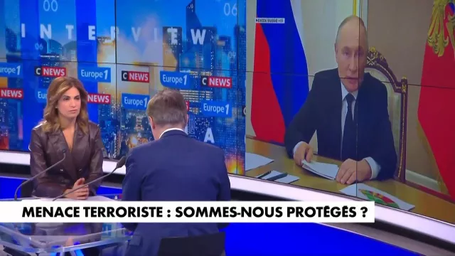 The brown leather jacket worn by Sonia Mabrouk during La Grande Interview with Nicolas Dupont-Aignan on Europe 1 and CNews on March 26, 2023