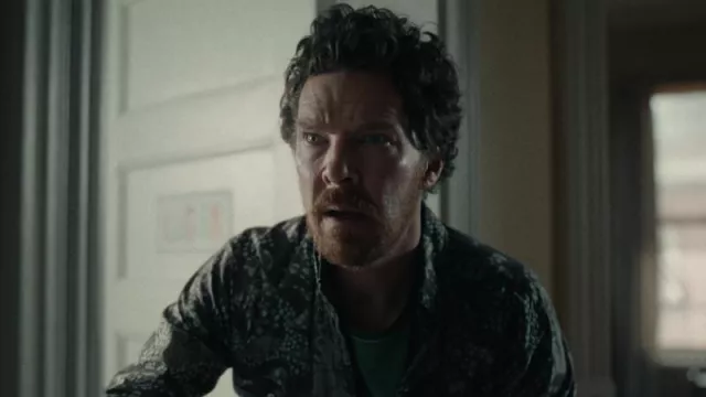 Chemise imprimée portée par Vincent (Benedict Cumberbatch) comme on le voit dans Eric (saison 1)