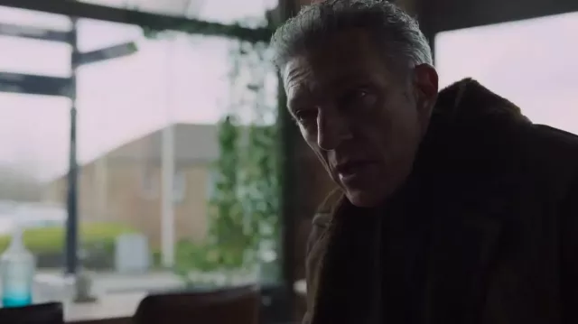 Veste manteau marron portée par Bravo (Vincent Cassel) comme on le voit dans le film Damaged