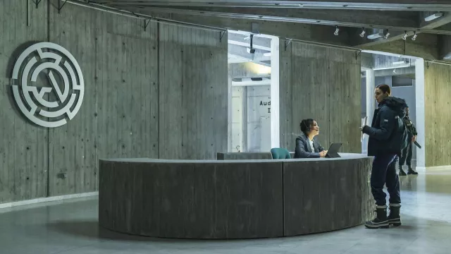 The ski boots worn by Giovanna (Camille Lou) in the series Anthracite ...