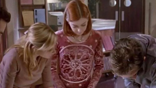 Pink long sleeve velvet dress worn by Willow Rosenberg (Alyson Hannigan) in Buffy the Vampire Slayer (Season 3 Episode 19)