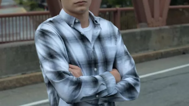 Checkered Flannel of Campbell Eliot (Toby Wallace) in The Society (S01E01)