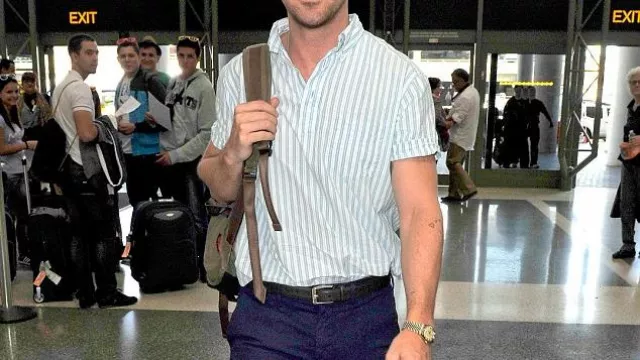 Polo Shirt (Ryan Gosling) in Daily Mail TV | Spotern