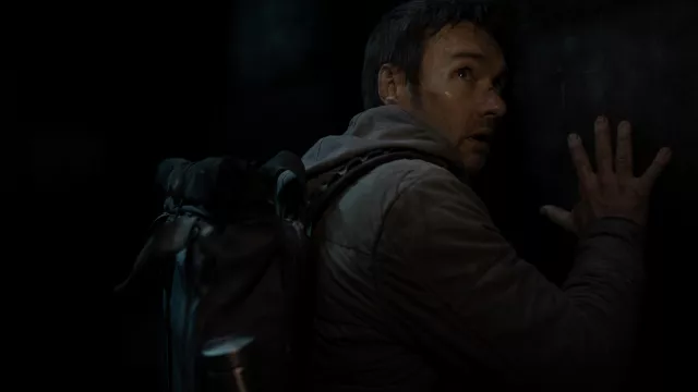 Backpack worn by Jason Dessen (Joel Edgerton) as seen in Dark Matter TV show (Season 1 Episode 4)