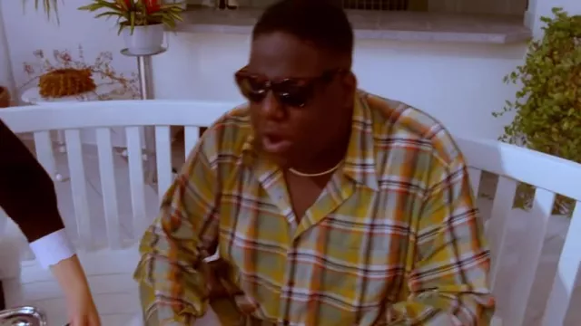 Chemise à carreaux portée par The Notorious B.I.G. dans son Juicy (Vidéo officielle)