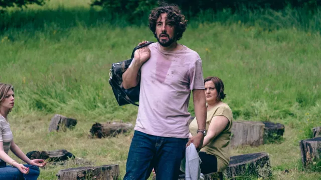 The pink t-shirt worn by Max (Maxime Gasteuil) in the film 14 Days to Get Better