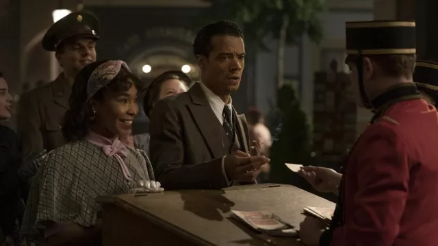 Floral print headband in pink worn by Claudia (Delainey Hayles) as seen in Interview with the Vampire (S02E02)