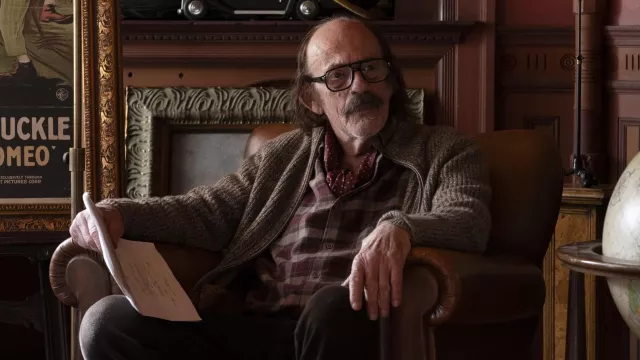 Hacks Season 3 Wardrobe: Christopher Lloyd is wearing black Eyeglasses to portray Larry Arbuckle in season 3 episode 7