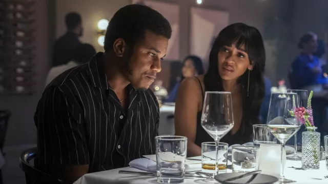 El divorcio de Tyler Perry con trajes negros: Dallas (Cory Hardrict) lleva una camisa de rayas negras en la película