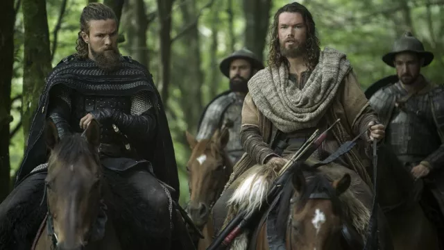 Vikings: Valhalla - Outfits: Leif Eriksson (Sam Corlett) is wearing Shawl in Season 3