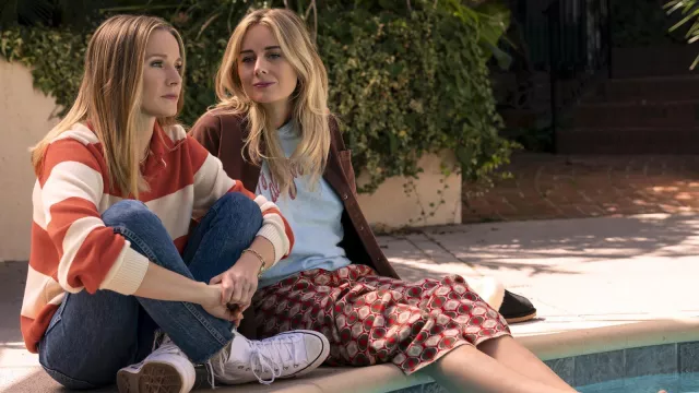Nobody Wants This Wardrobe: Sasha (Justine Lupe) wears Geometric Print Skirt sitting by the pool in season 1