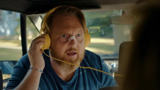 Where's Wanda? Wardrobe: Dedo Klatt (Axel Stein) is wearing Multicolor Bracelet in season 1, episode 2 of the TV series