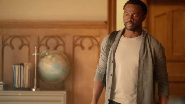 Wardrobe of Cruel Intentions Season 1: Professor Hank Chadwick (Sean Patrick Thomas) wears Grey Cardigan