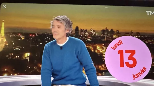 Pulll worn by Yann Barthès in Quotidien