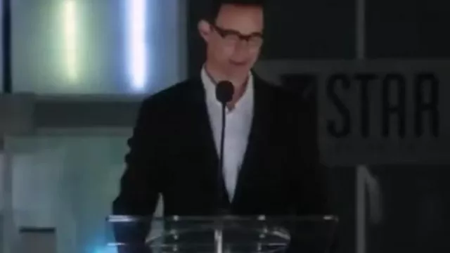 Suit of Dr. Harry Wells (Tom Cavanagh) in The Flash (S01E01)