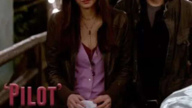 Elena Gilbert cardigan of Elena Gilbert (Nina Dobrev) in The Vampire Diaries (S01E01)