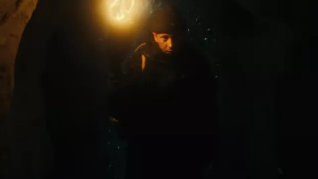 Abrigo de Tyler Joseph en Twenty One Pilots - The Outside (Video Oficial)