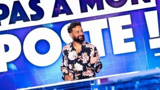 Floral shirt worn by Cyril Hanouna in the show Touche pas à mon poste!